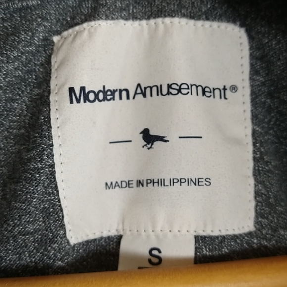 Modern Amusement tshirt size small - Picture 2 of 5